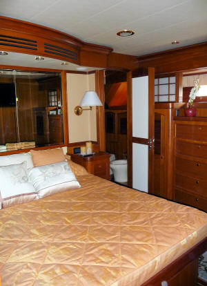 97E midship VIP