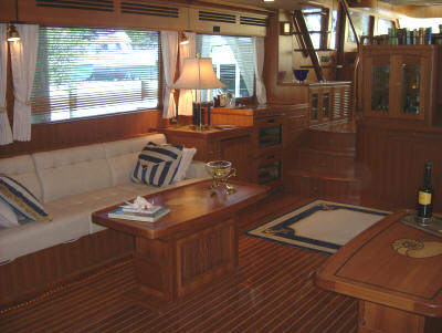 Salon looking forward RY72E